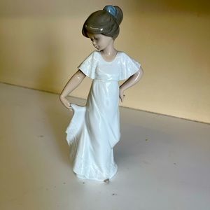 Nao by Lladro Charming Porcelain Young Girl Figurine.